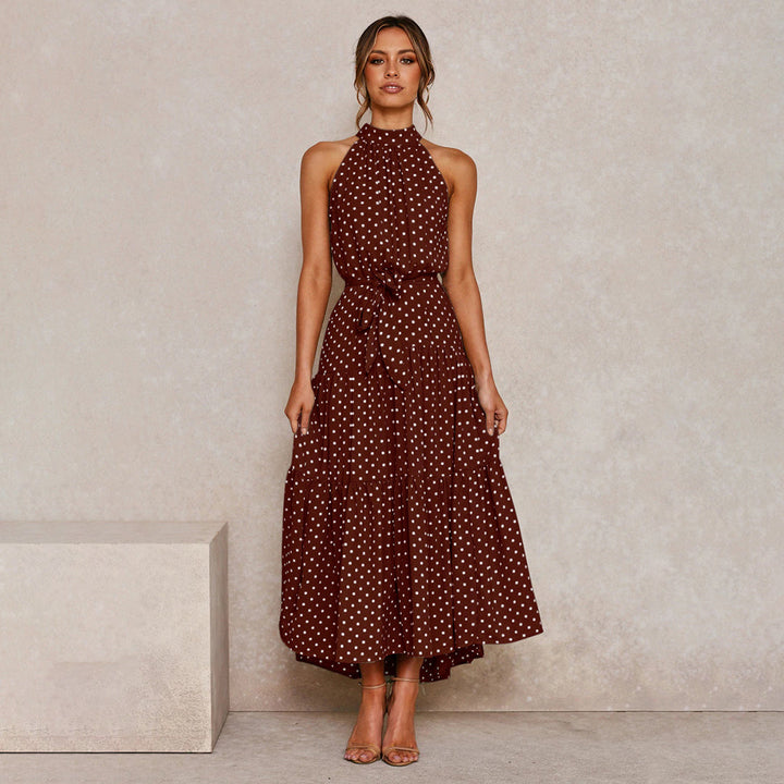 Braunes gepunktetes Maxikleid, ärmellos, elegantes Design, Damenmode, Sommerkleidung.