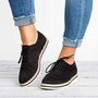 Damen Derby Schuhe aus Wildleder mit Broguedetails – Carisse