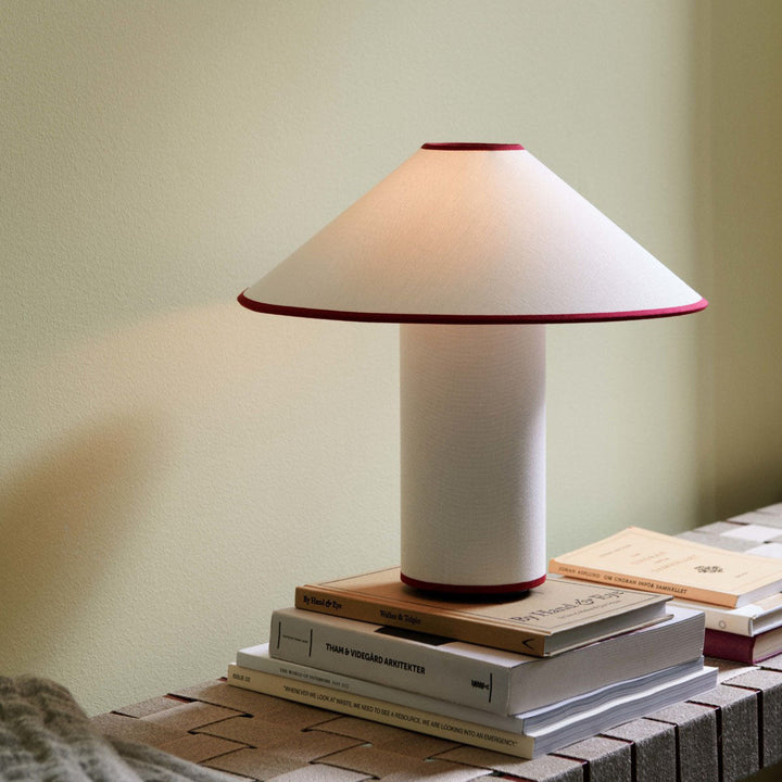 Tischlampe mit Stoffschirm – Lunara
