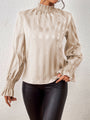 Satin Damenbluse mit langen Ärmeln und gerüschtem Kragen – Noëlle