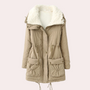 Damen Winterjacke beige, gefüttert, mit Kapuze, Taschen, Kordelzug, warm, modisch, elegant.