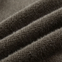 Brauner Wollstoff, Nahaufnahme, weiche Textur, hochwertige Bekleidungsmaterialien, gemütlich.