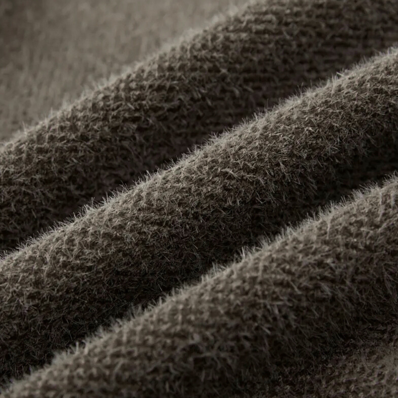 Brauner Wollstoff, Nahaufnahme, weiche Textur, hochwertige Bekleidungsmaterialien, gemütlich.