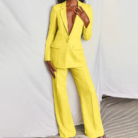 Gelber Damenblazer mit passender Hose, elegantes Set, modische Damenbekleidung.