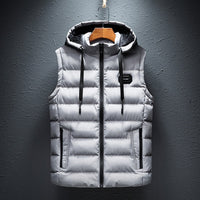 Graue Steppweste mit Kapuze, Reißverschluss und Taschen, Herrenmode, Winterbekleidung.