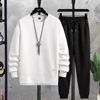 Herren Jogginganzug, weißes Sweatshirt, schwarze Jogginghose, bequem, modisch, Freizeitkleidung.