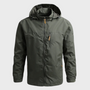 Armeegrüne Herrenjacke mit Kapuze, Reißverschluss, Outdoor-Design, wasserabweisend.