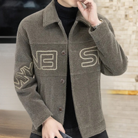 Männerjacke aus Wolle, olivgrün, mit Knöpfen und gesticktem Muster, modisch und warm.