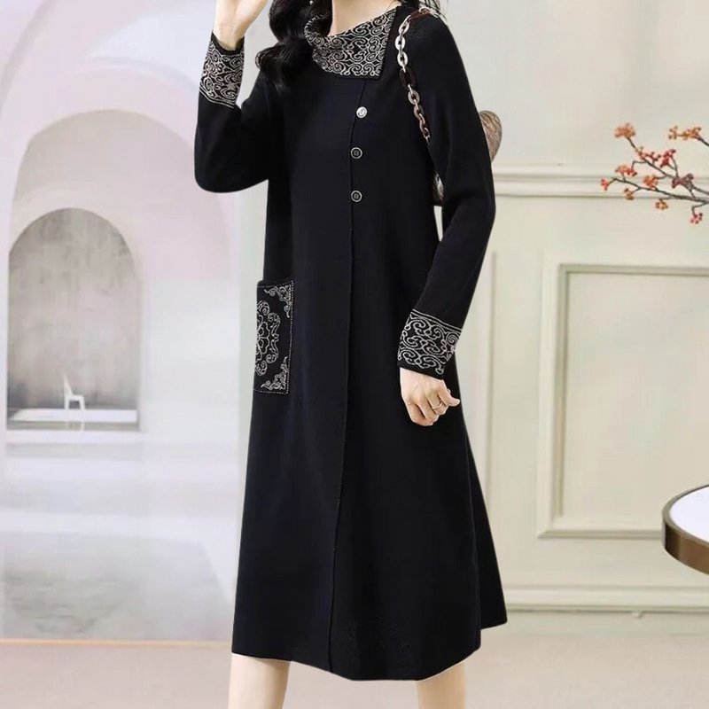 Schwarzes Damenkleid mit Knöpfen, langen Ärmeln und Taschen, elegantes Design, Herbstmode.