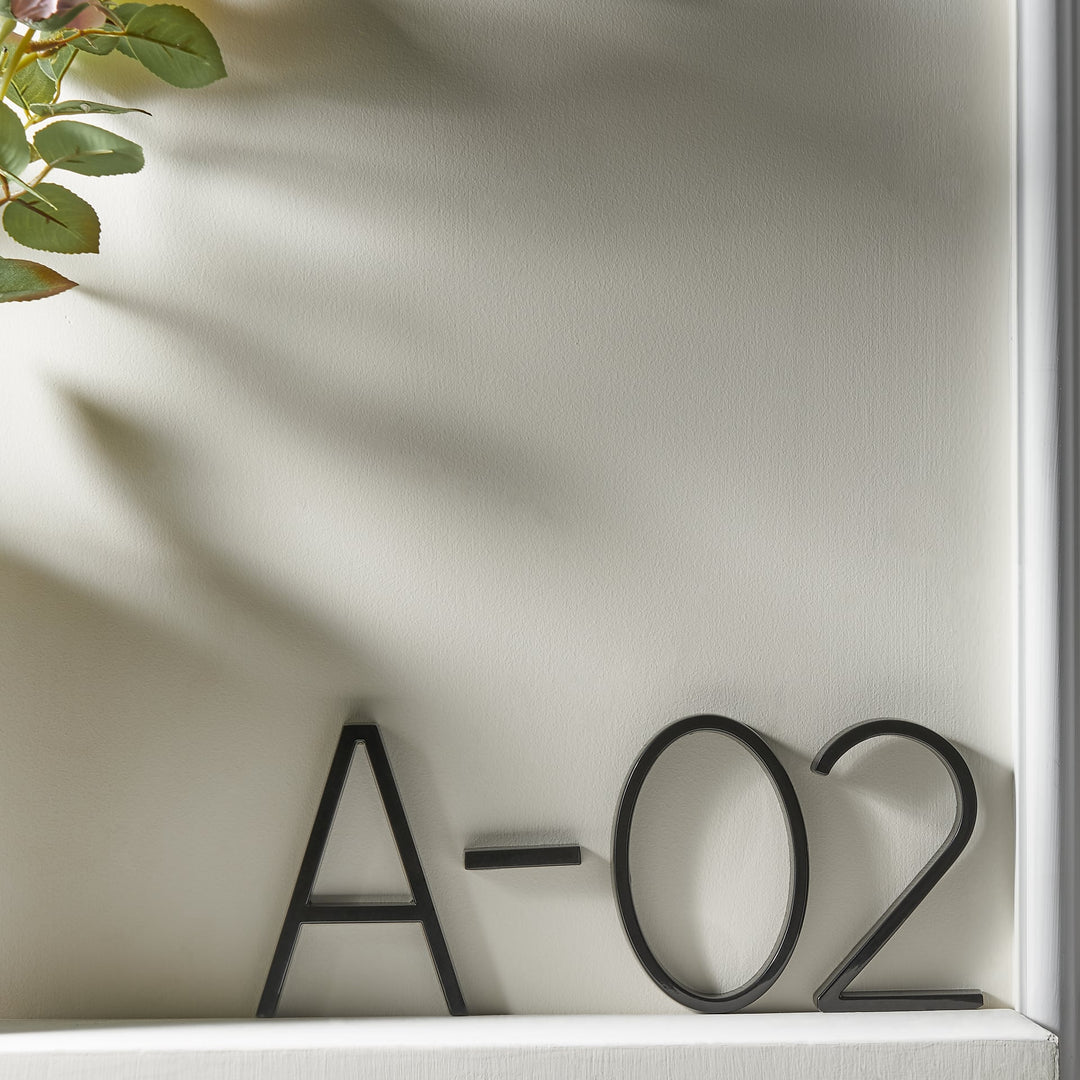 Moderne schwarze Hausnummern mit schwebendem Design – Numbré