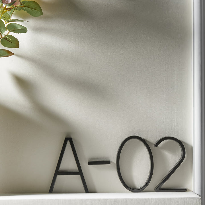 Moderne schwarze Hausnummern mit schwebendem Design – Numbré