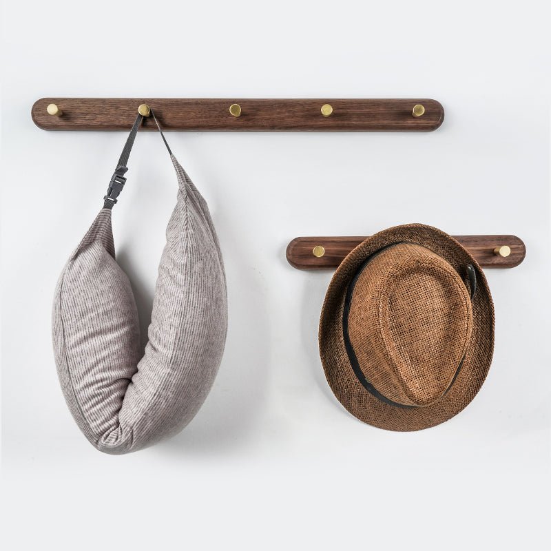 Wandgarderobe aus Holz mit Messinghaken - LignaHook