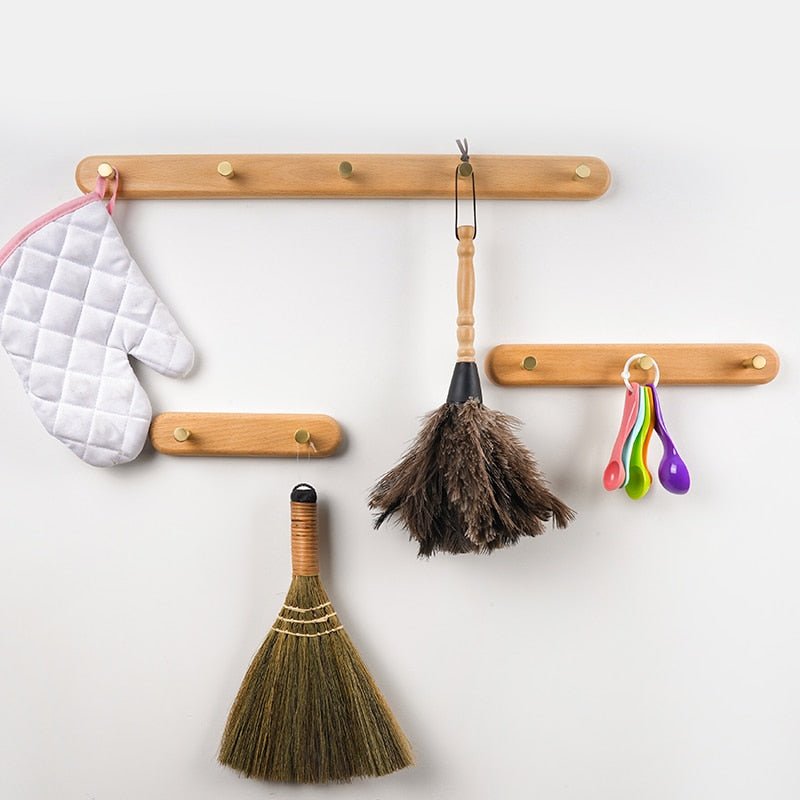 Wandgarderobe aus Holz mit Messinghaken - LignaHook
