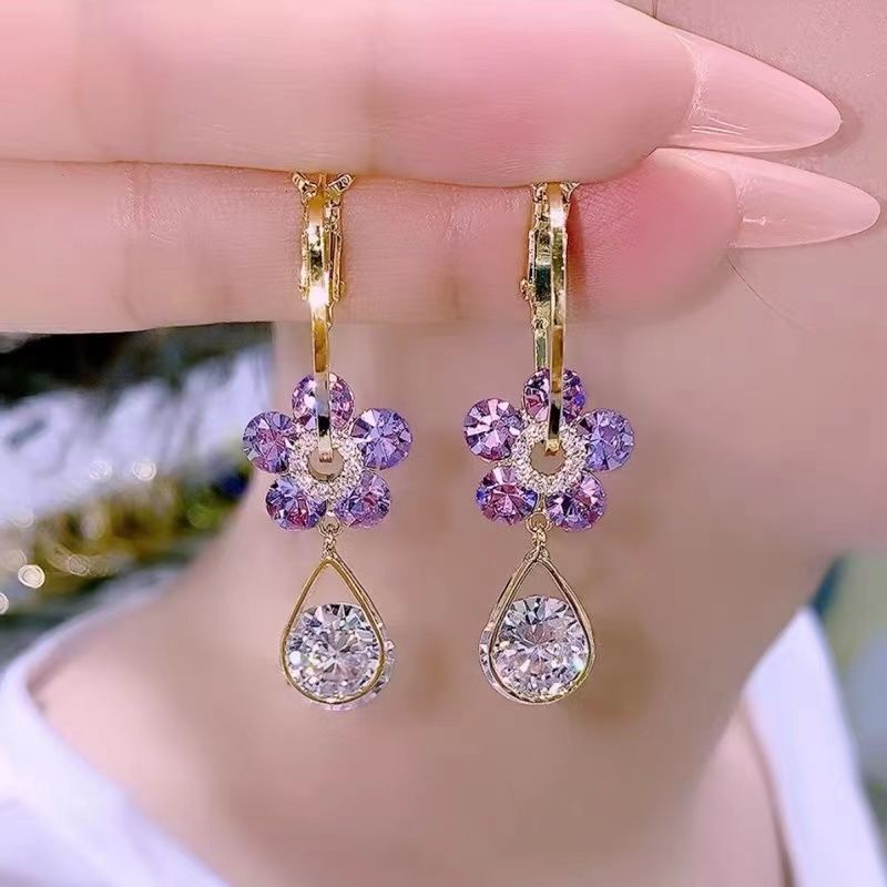Luxuriöse Ohrringe mit Blumenmotiv – LunaBloom