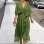 Losfallende Maxi-Kleid mit V-Ausschnitt – Elara