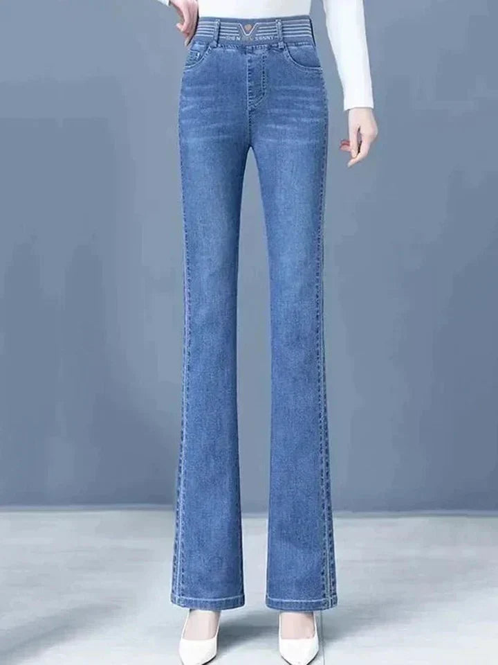 Trendige Flared Damenjeans – Alessa