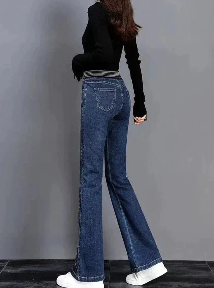 Trendige Flared Damenjeans – Alessa