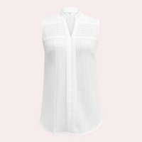 Ärmellose weiße Damenbluse mit Spitzenbesatz, elegant und luftig für Sommermode.