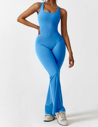 Rückenfreier Jumpsuit mit Schlaghose – Liv