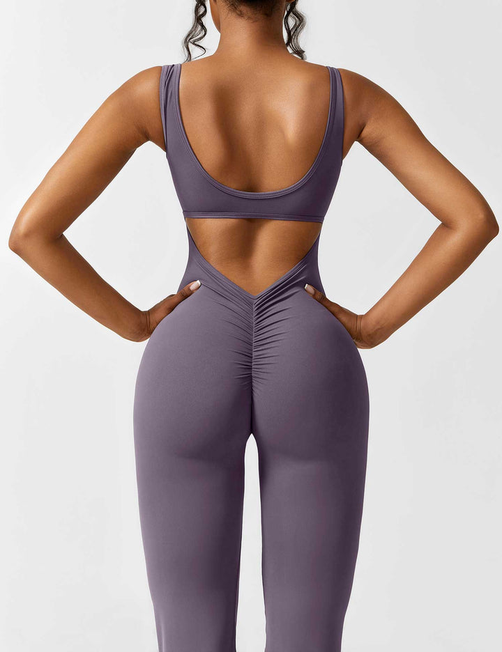 Rückenfreier Jumpsuit mit Schlaghose – Liv